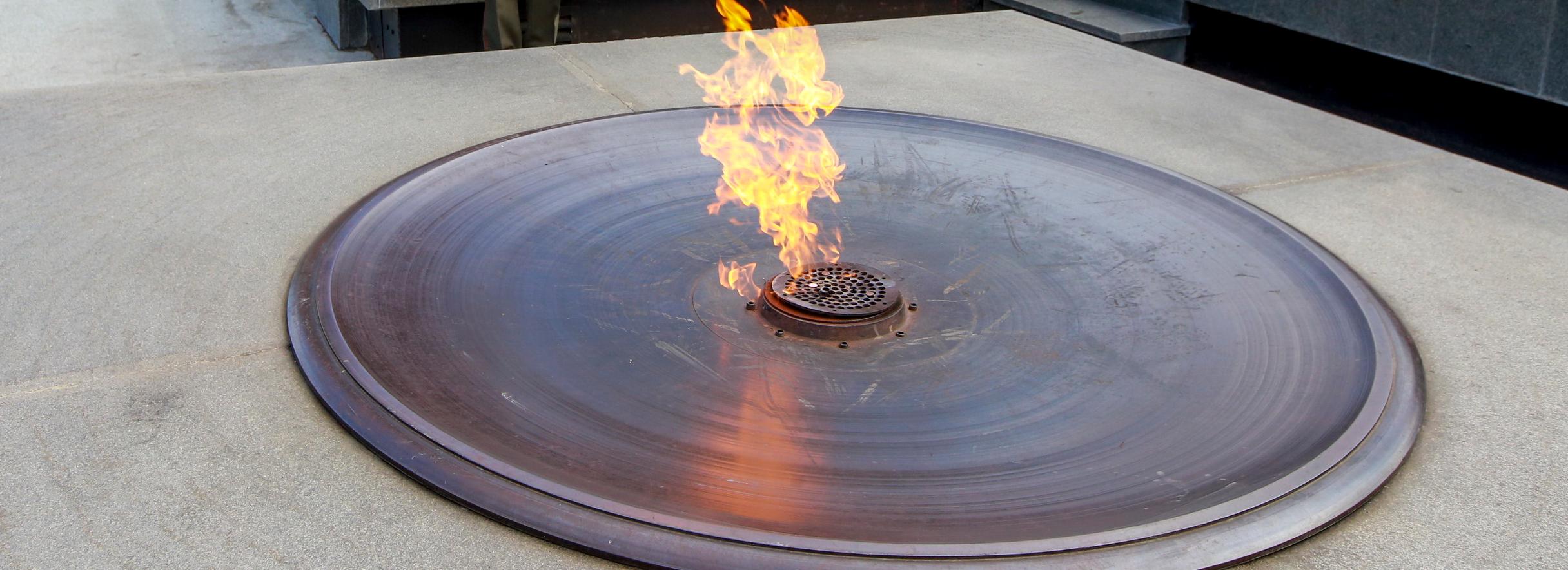 Вечный огонь на Монументе Славы потухнет на один день