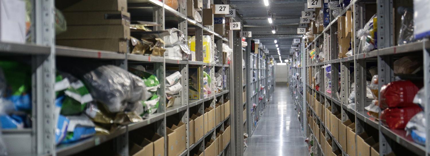 Рекордное число посылок с контрафактом задержали в Новосибирске