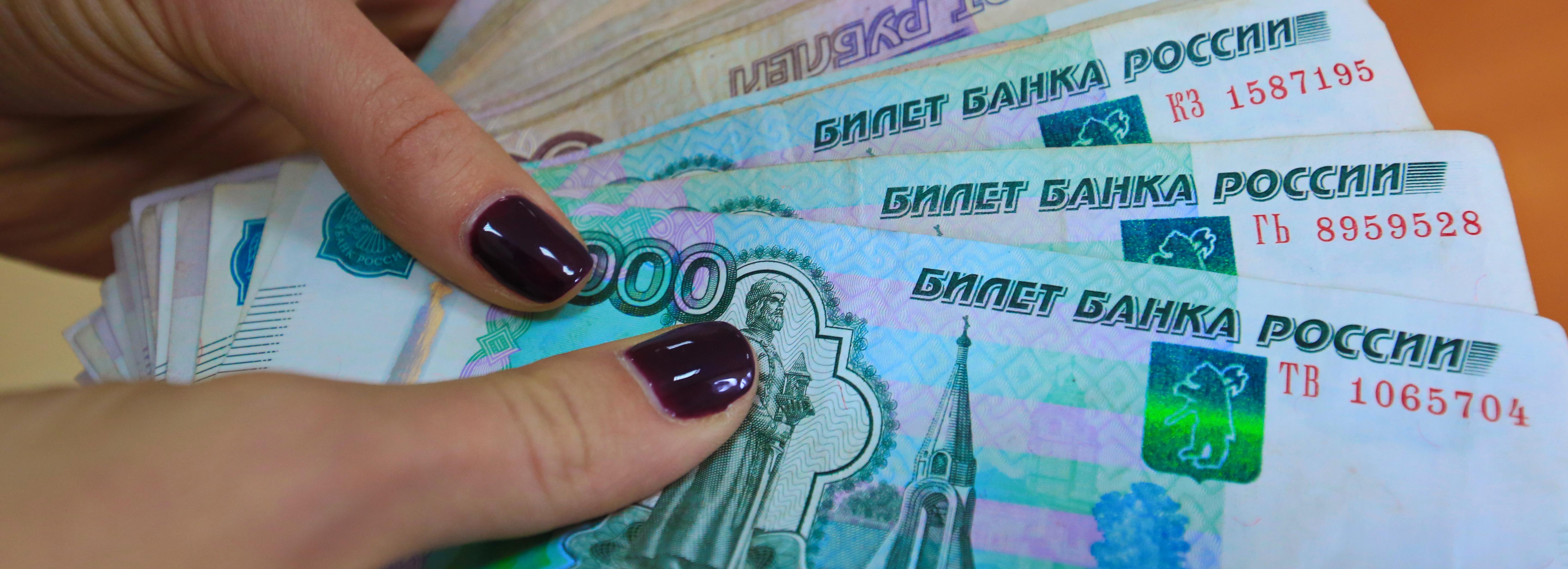 Зарплаты новосибирским бюджетникам повысили на 4%