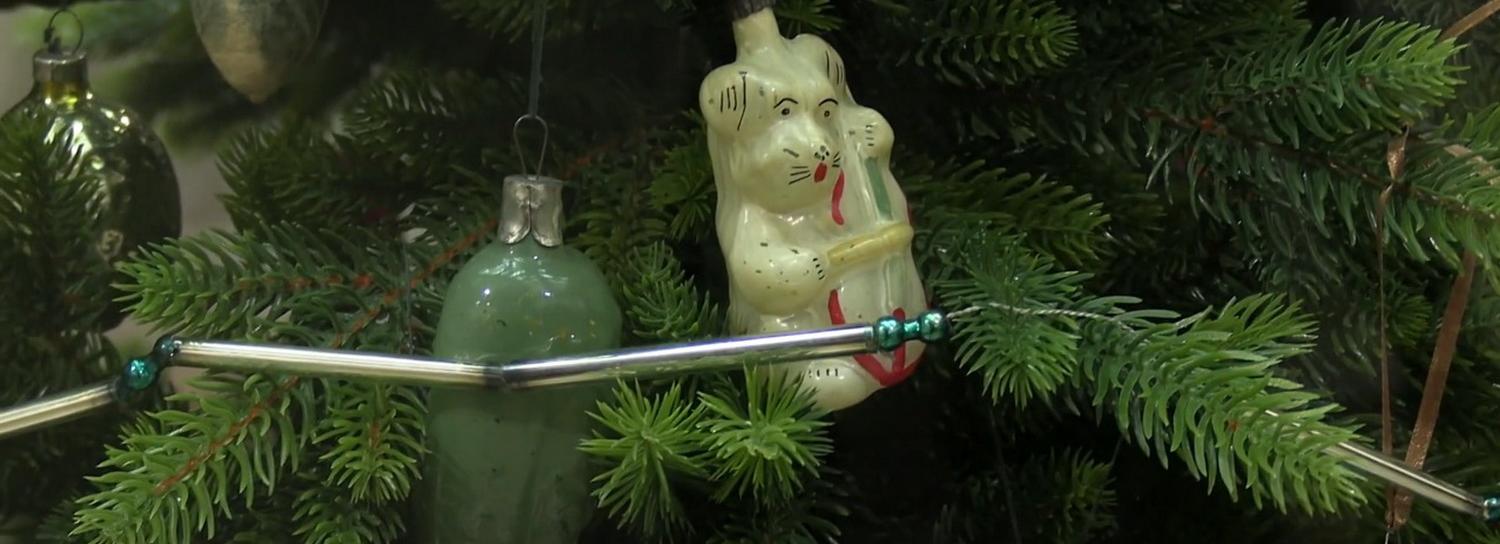 Гирлянды-поезда из ГДР и ещё 600 редких игрушек собрали в краеведческом