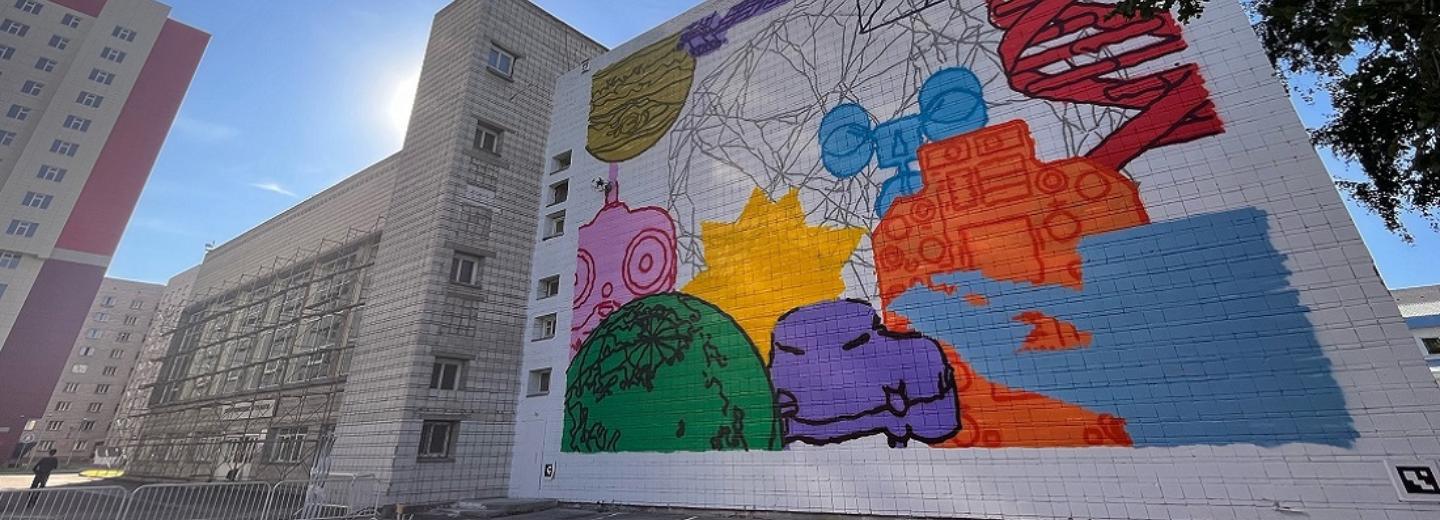 Погода подвела: что нарисовал дрон-художник на стене бассейна НГТУ