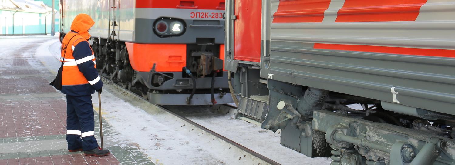 Для уборки снега на рельсах РЖД выводит больше тысячи работников