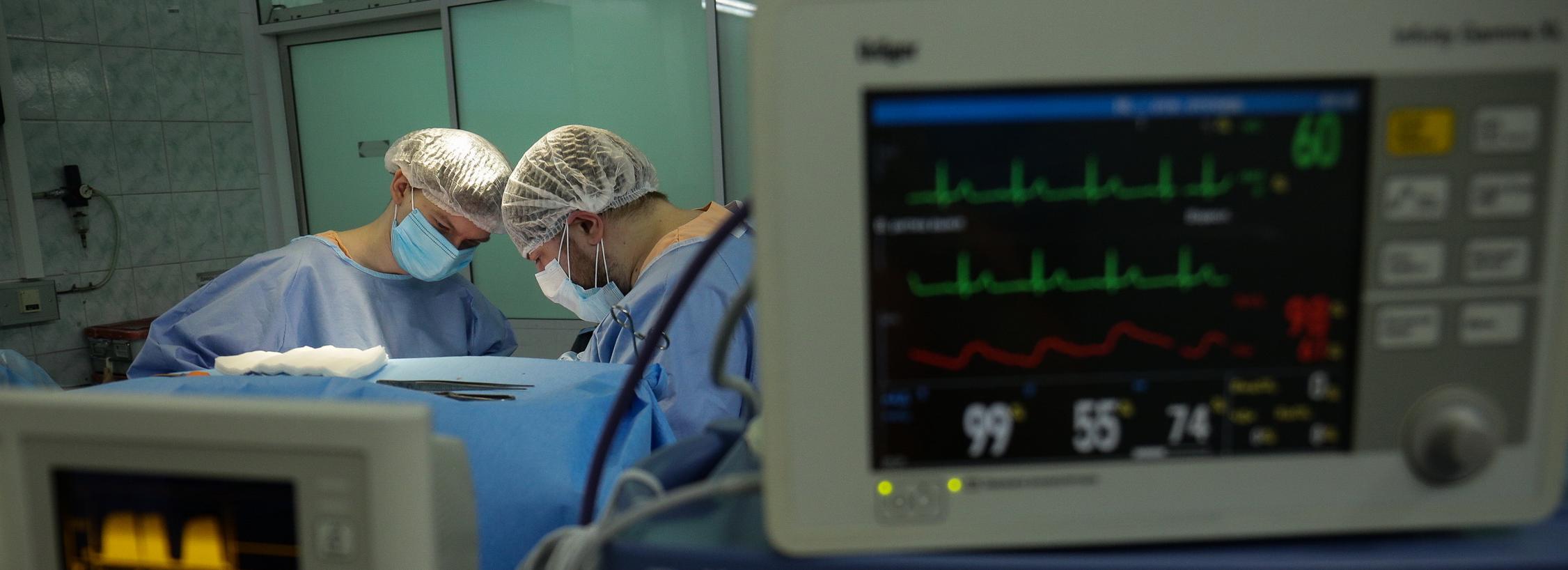 Девочку с сильной косолапостью избавили от костылей в Новосибирске