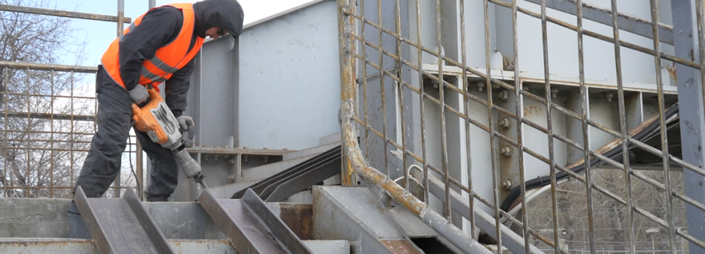 Пешеходный мост у «Звёздной» планируют отремонтировать к середине лета