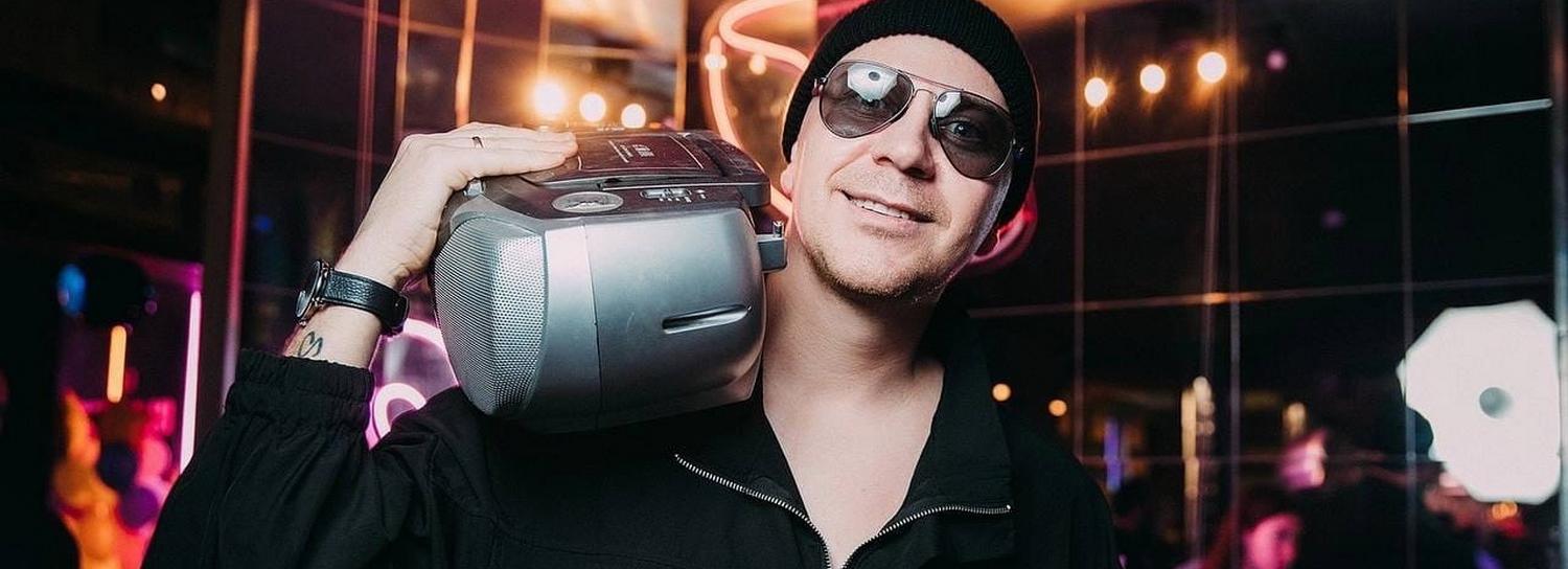 Дебютный сингл новосибирского блогера становится вирусным: слушаем