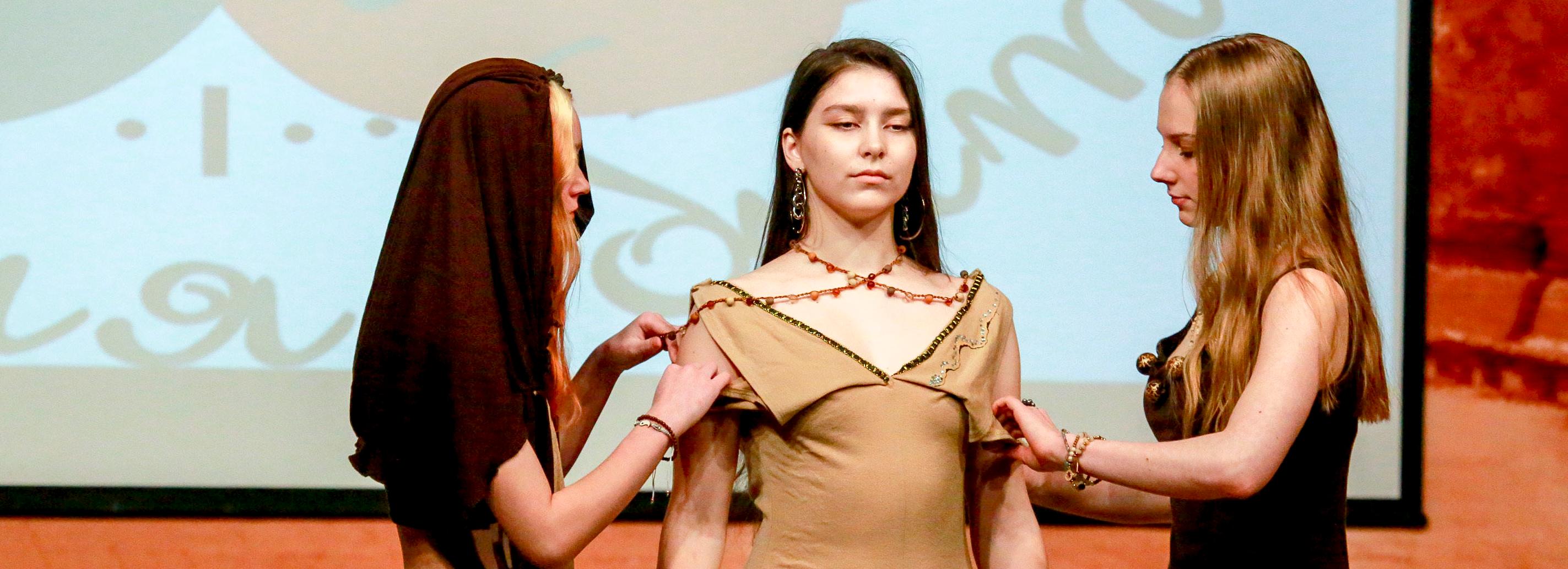 Новосибирские дизайнеры покажут украшения и одежду на неделе моды в Москве