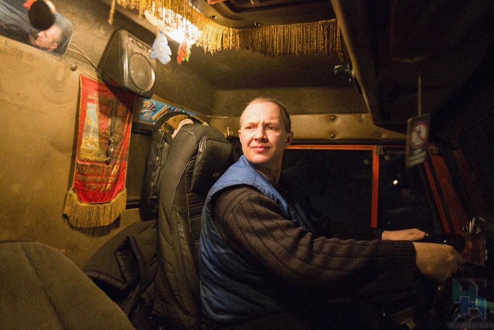 Водитель мусоровоза: «Зимой ёлки, осенью капуста — мешками выкидывают»