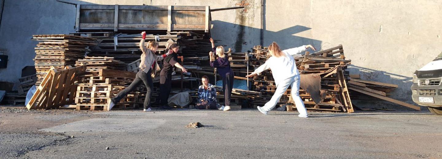 Фабричка закружилась в кинотанце