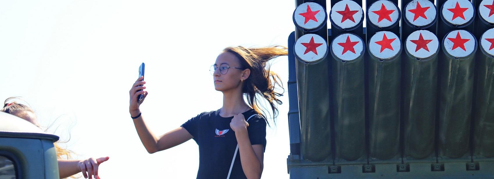 Боевую технику, оружие и операции спецназа показывают на форуме «Армия»