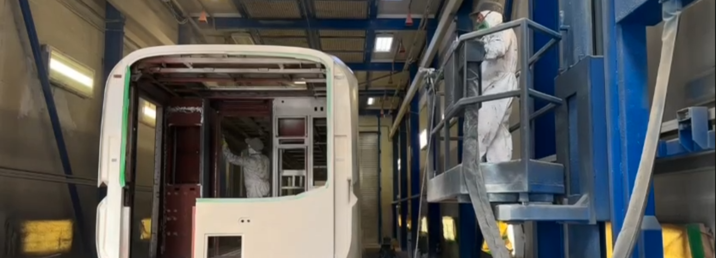 Вагон для новосибирской подземки готовят к покраске на заводе в Мытищах