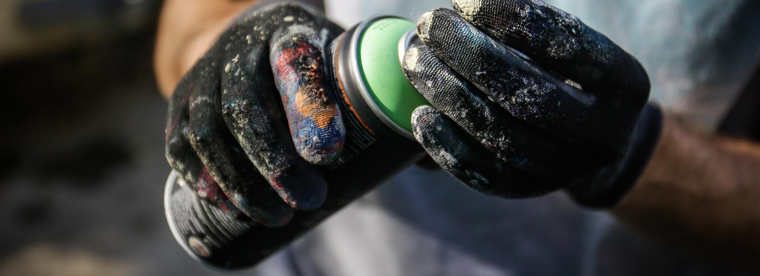 Граффити с кружевными наличниками появятся на гаражах за автовокзалом