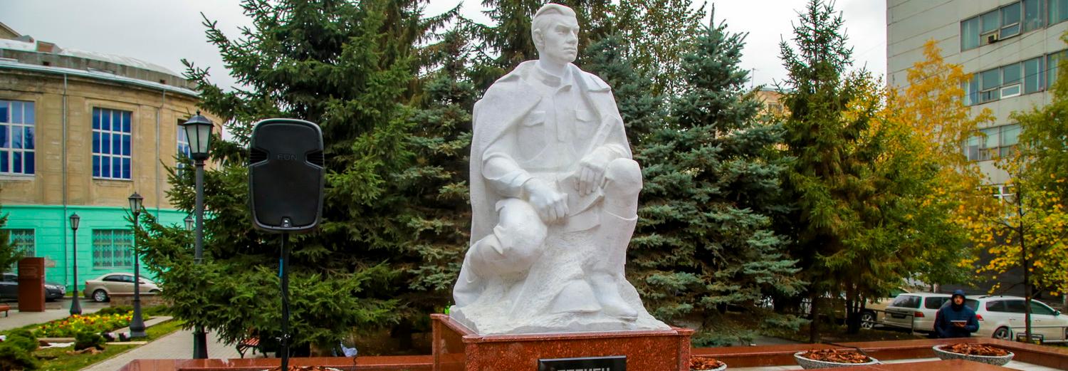 Обновлённый памятник Борису Богаткову открыли в Новосибирске