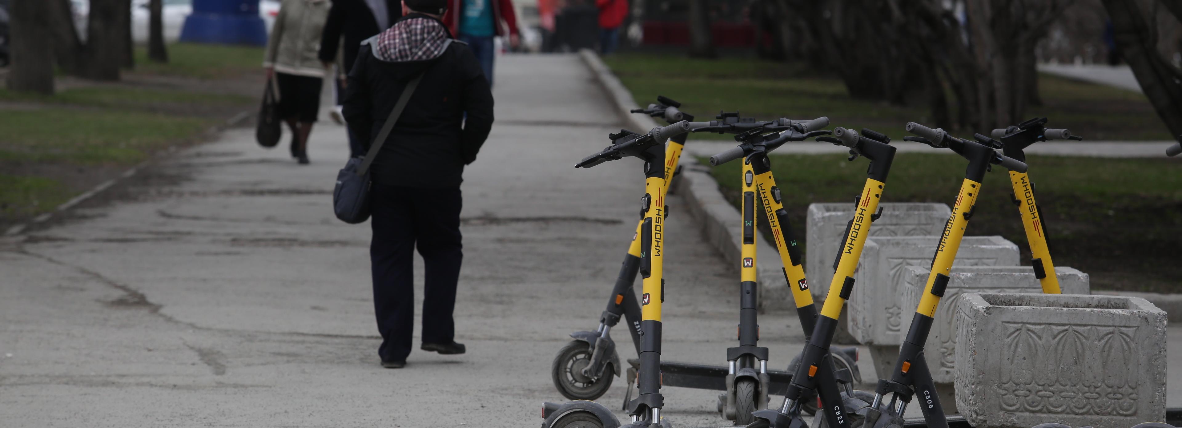 Зима близко: с улиц Новосибирска начали убирать самокаты