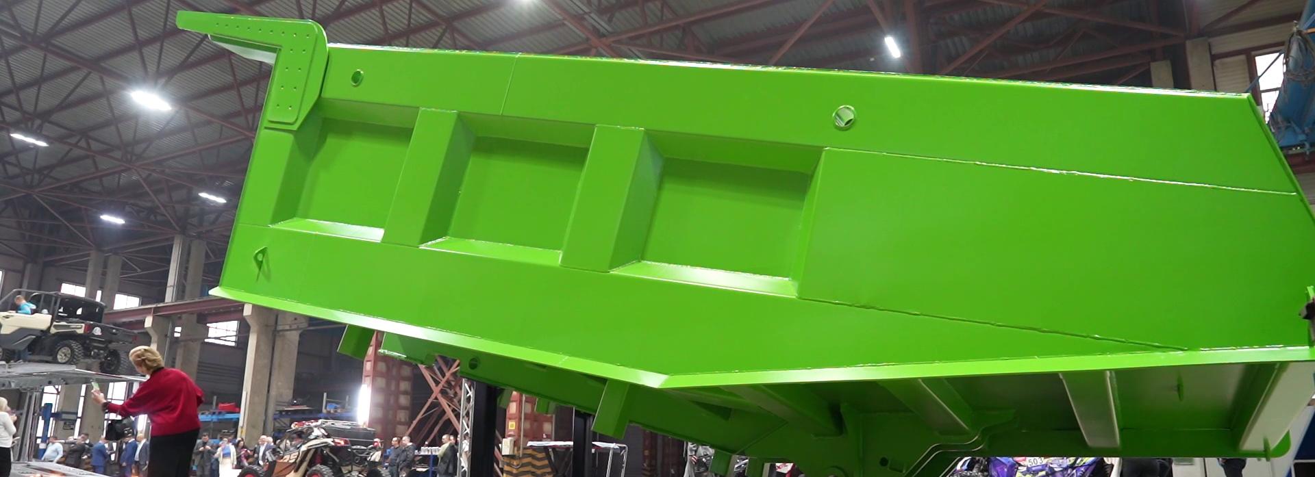 Новинки машиностроения: НовосибАРЗ презентовал карьерный кузов и автовоз