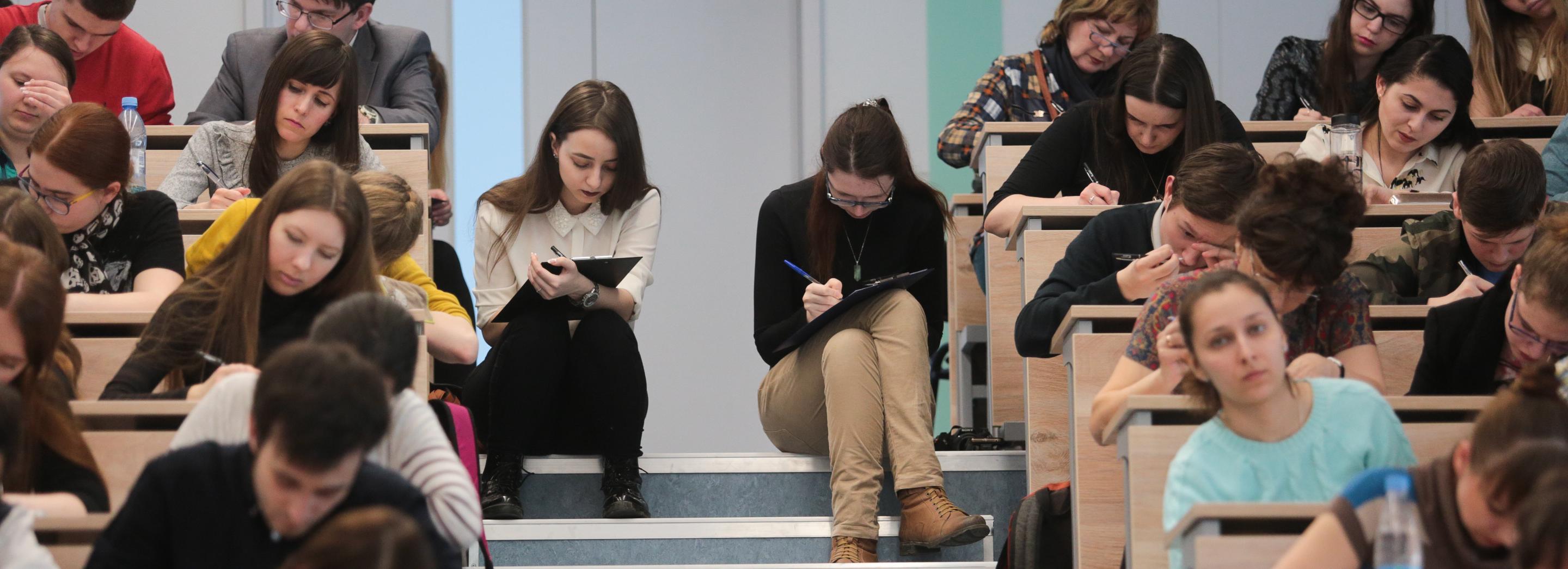 Новосибирцы напишут Тотальный диктант в котокафе, барах и ретроаудитории