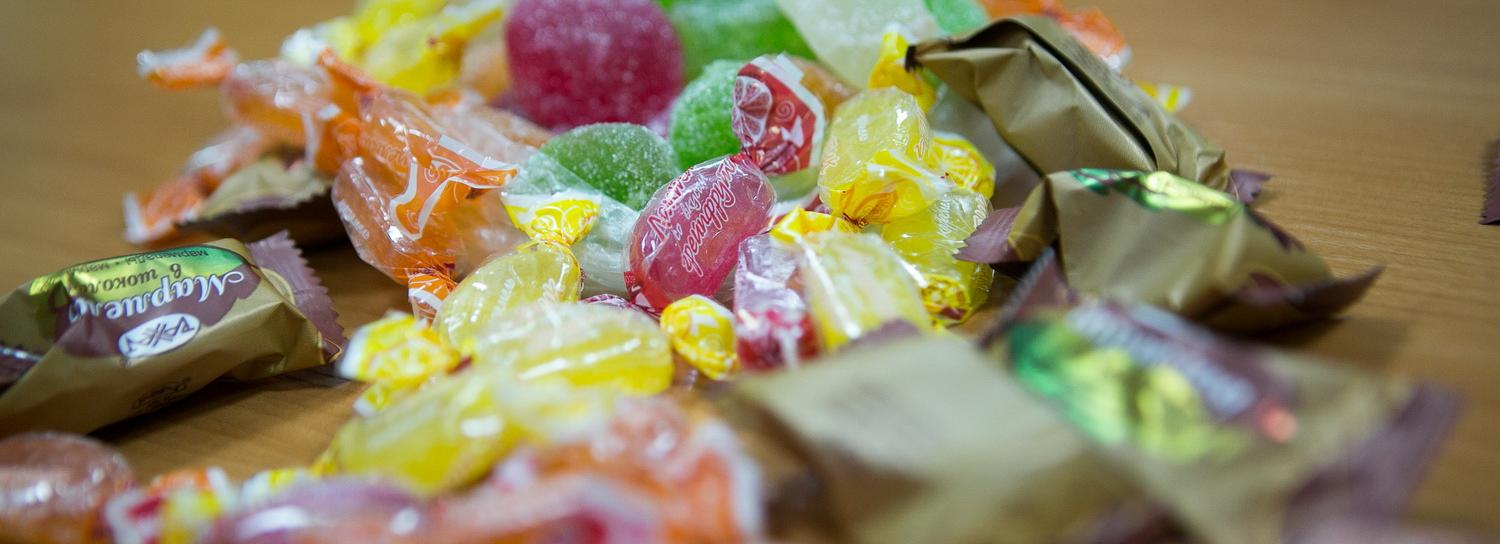 Колбасками, сырами и конфетами угостит соцярмарка в Декаду пожилых