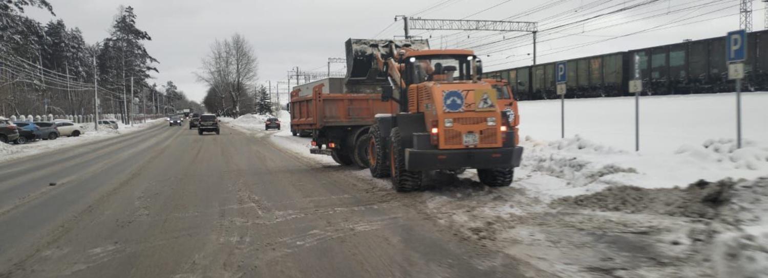 Борьба со снегом: какие улицы Новосибирска убирают 26 ноября