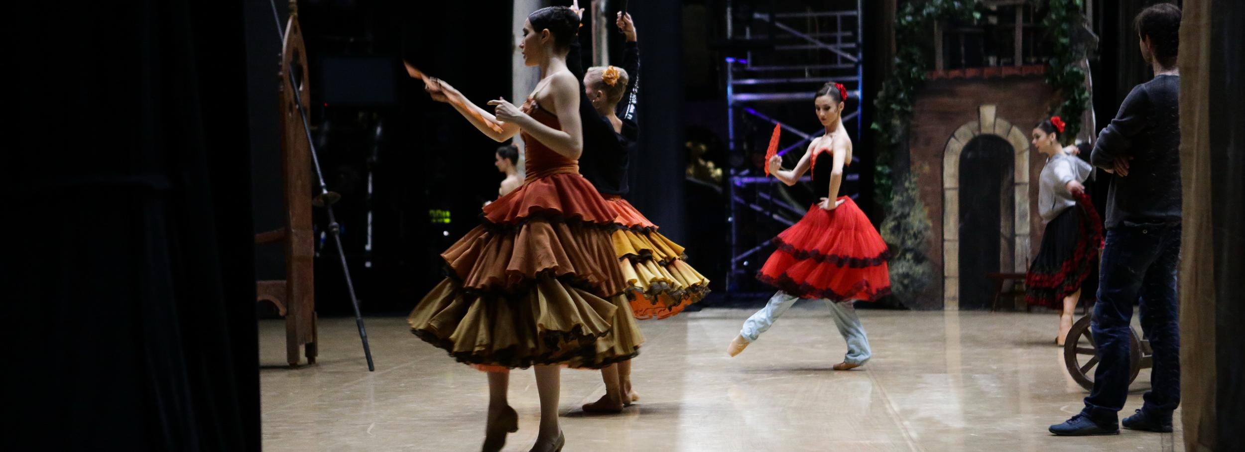 Дети из ЛНР на каникулах в Новосибирске посмотрят балет «Щелкунчик»