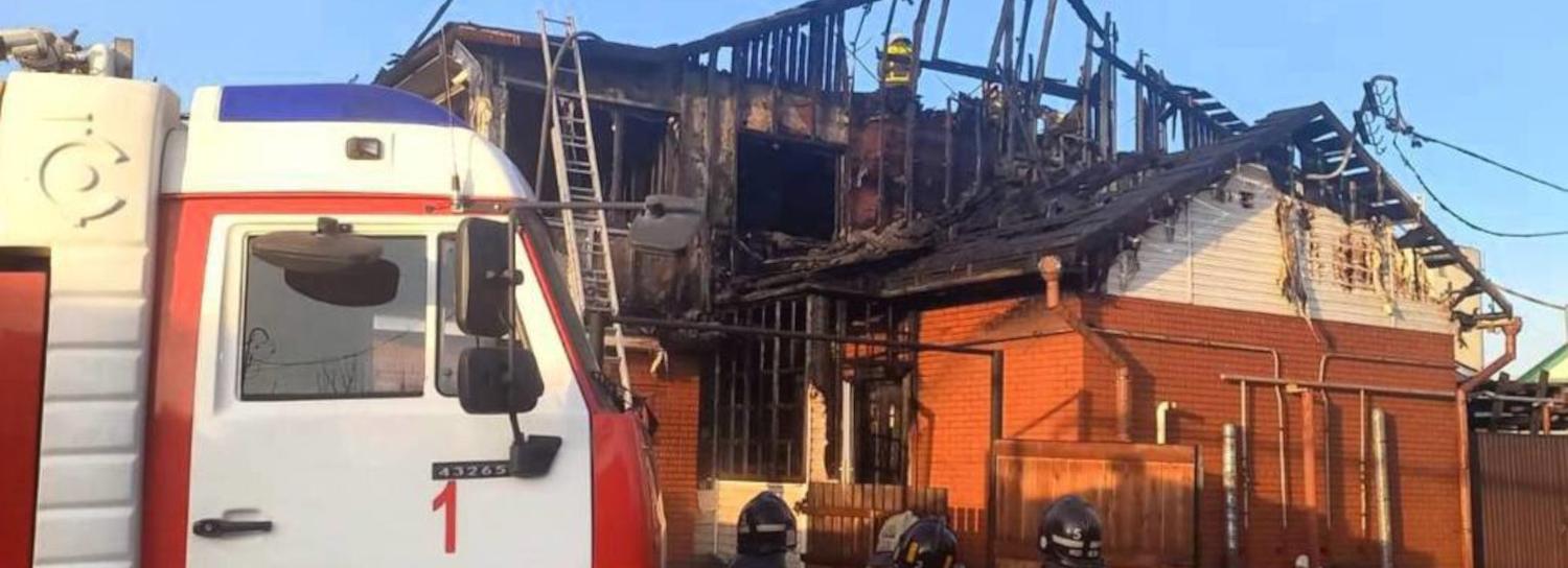 Крупный пожар на улице Москвина: в гараже нашли погибшего мужчину