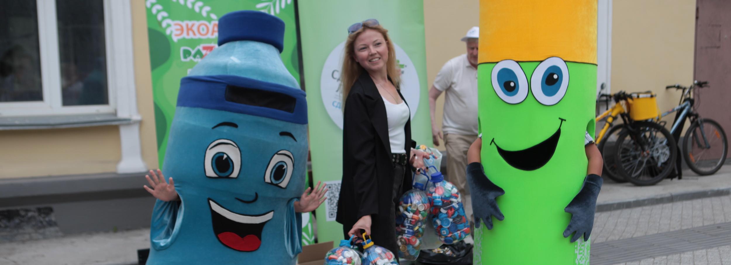 Вредный мусор на сладости обменяли новосибирцам в Центральном парке