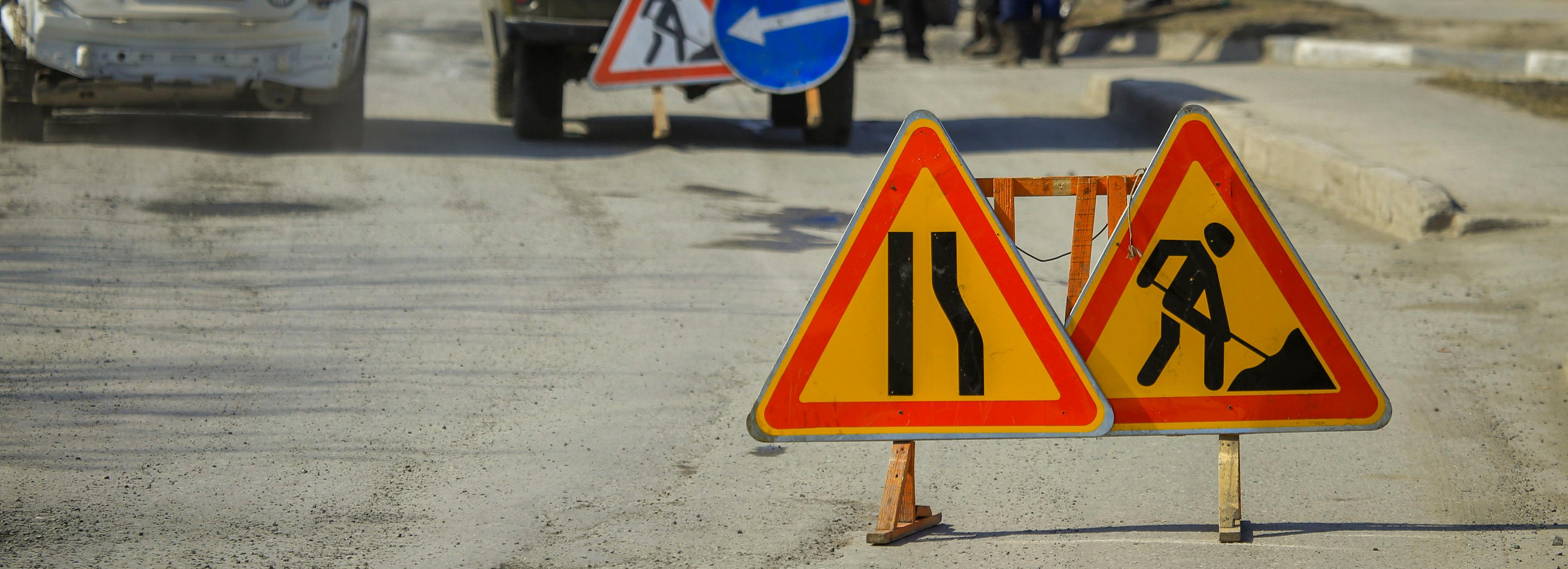 Ямочный ремонт начали на проспекте Дзержинского и горбатом мосту