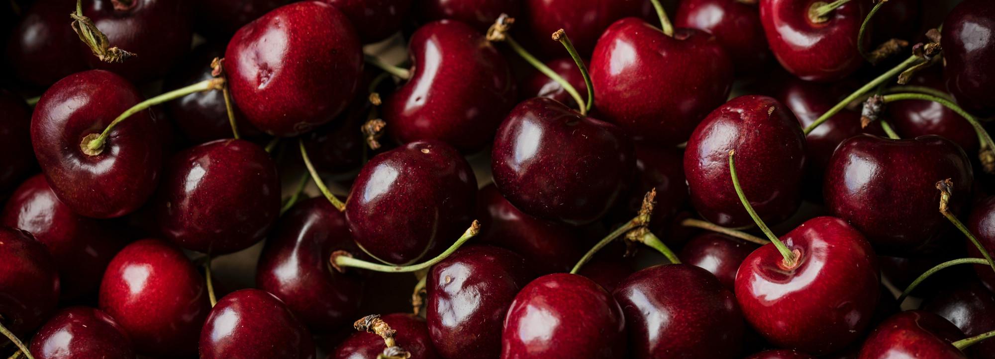 Первые партии черешни стали поступать в Новосибирск из Средней Азии