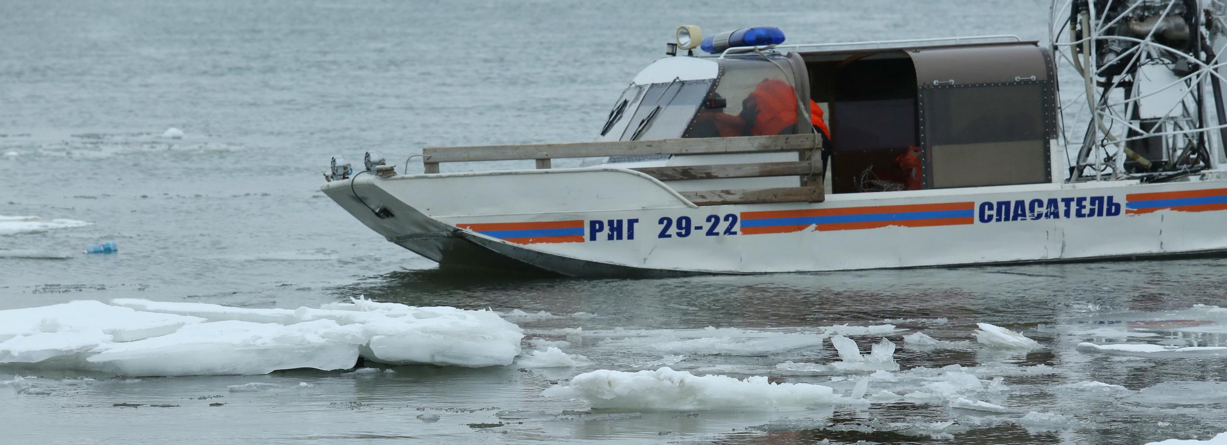 Спасатели начали взрывать лёд на малых реках Новосибирской области