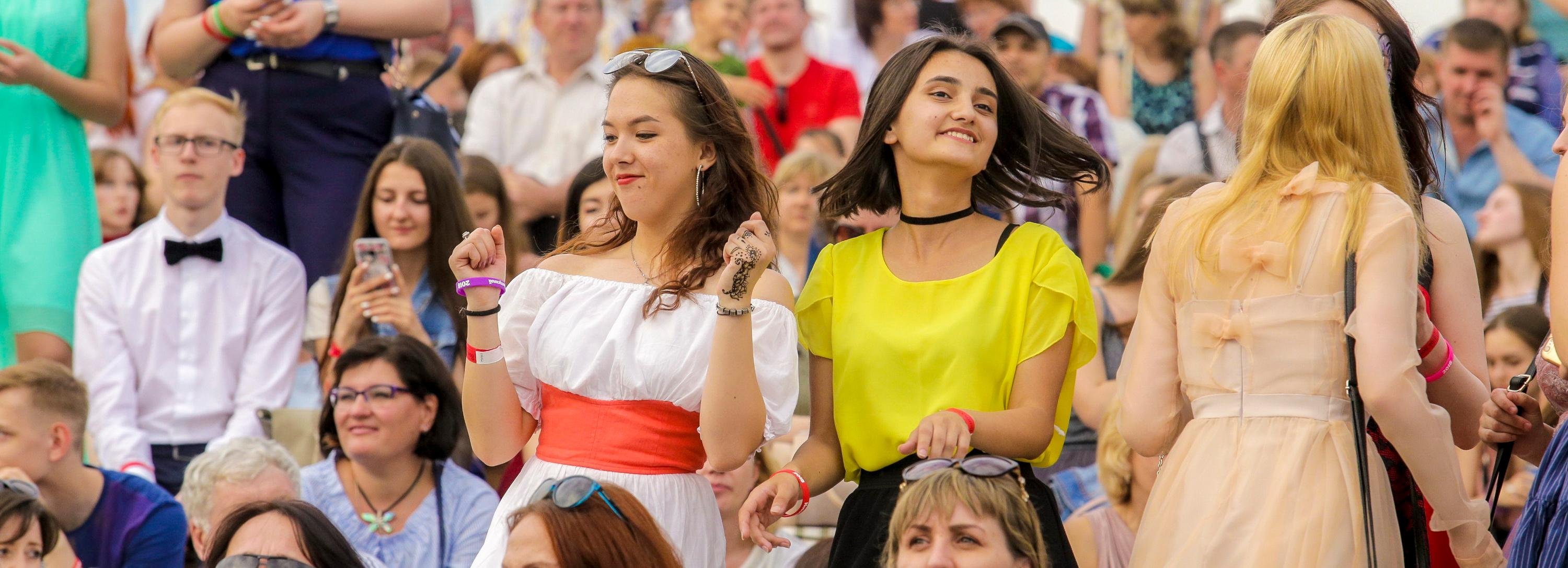 Тысячи новосибирцев хлынули в парки праздновать 129-летие города