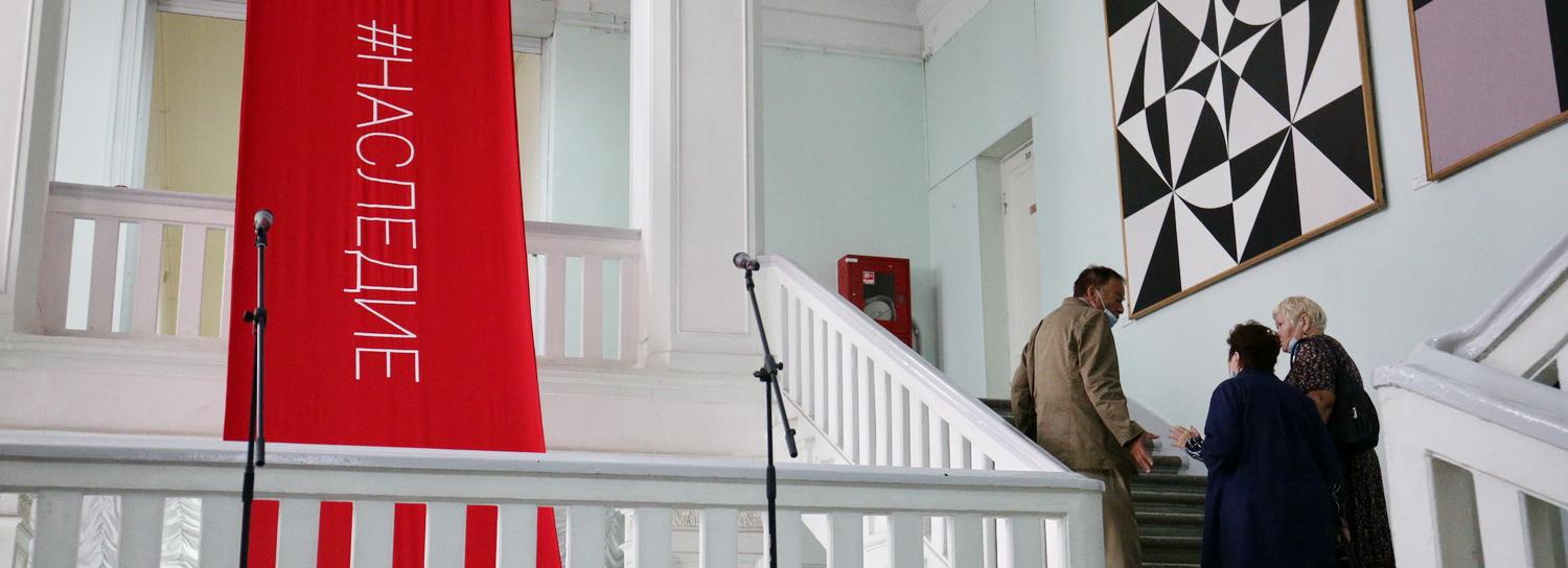 Жуткую выставку с «газовыми камерами» открыли в Новосибирске