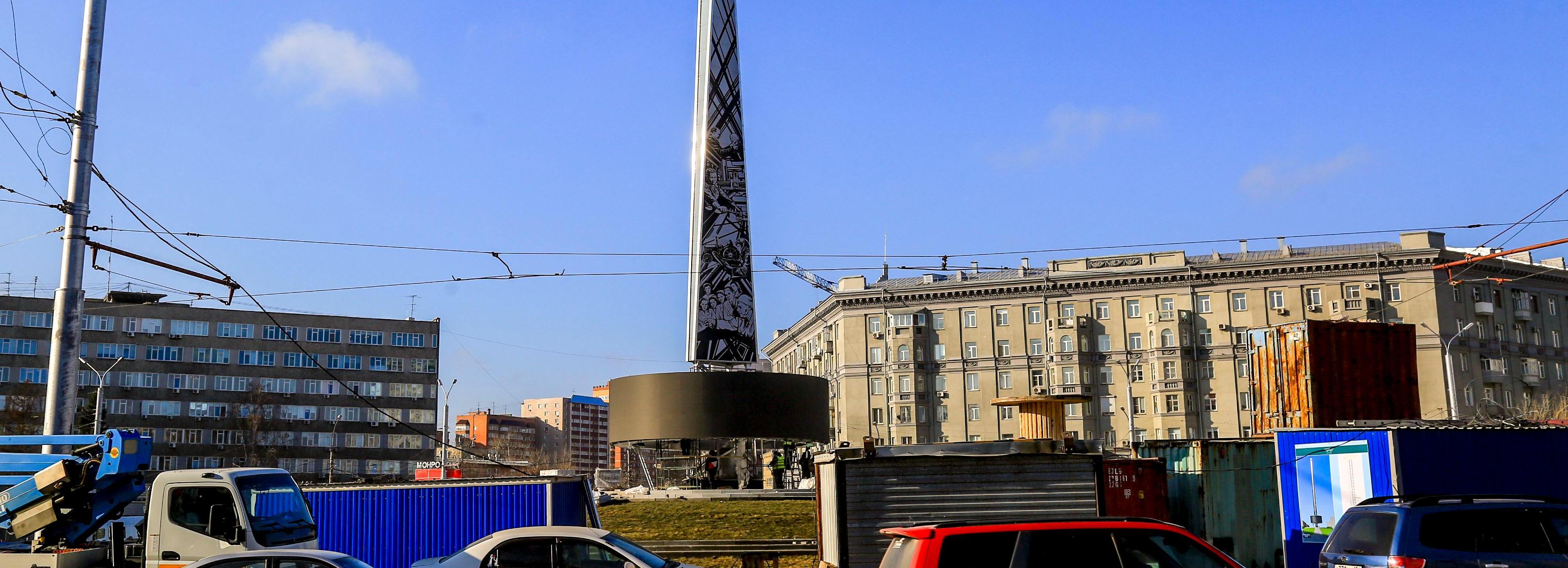 Как изменилась площадь Калинина перед открытием 34-метровой стелы