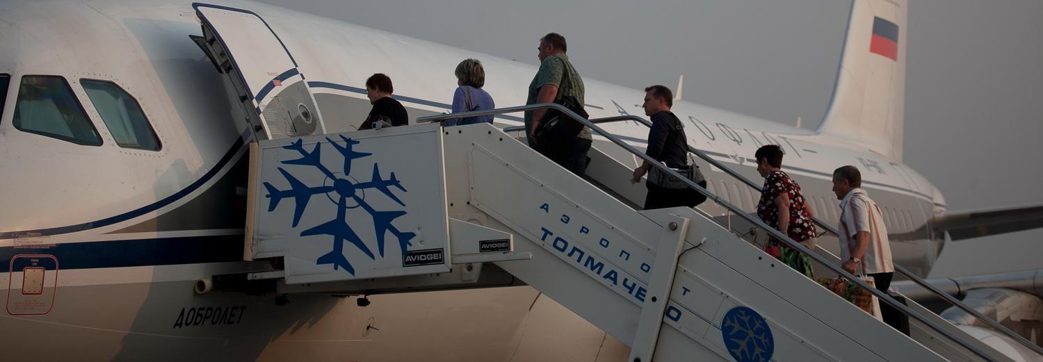 «Страшно, а что делать»: как студенты проверяют пассажиров в Толмачёво