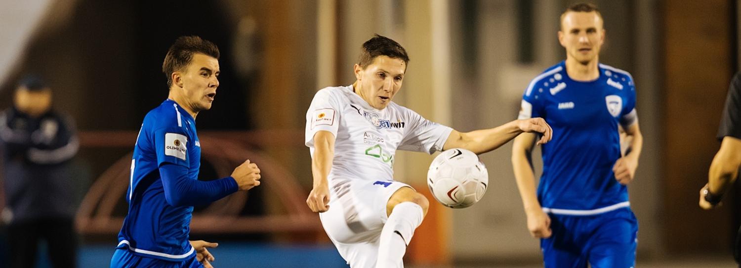 Футбольный клуб «Новосибирск» поделил очки с лидером