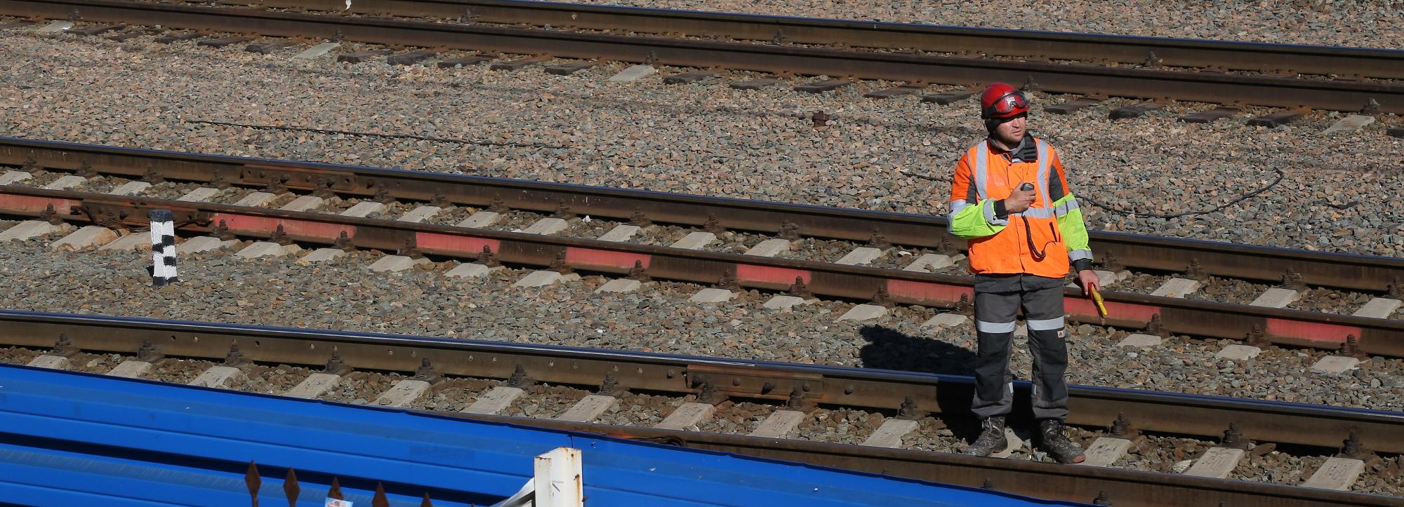 Три грузовых вагона сошли с рельс на станции Инской в Новосибирске