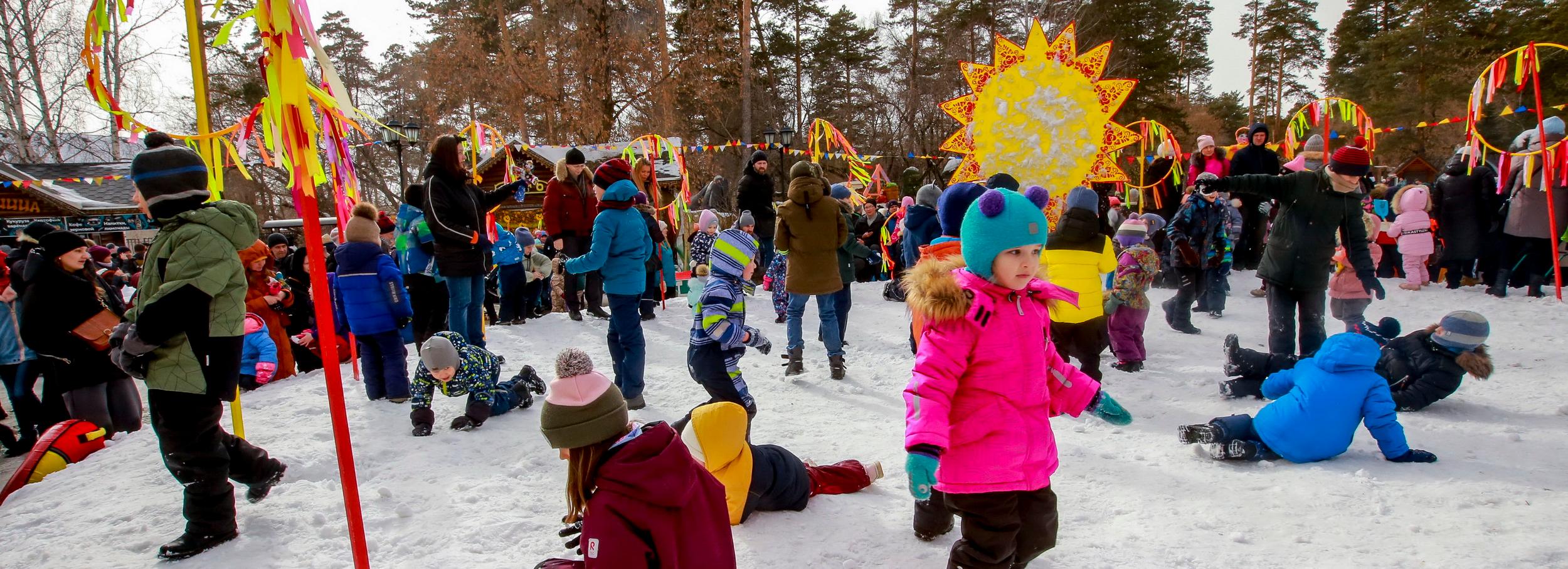 Блины с Чебурашкой готовят на Масленицу-2023 в Новосибирске