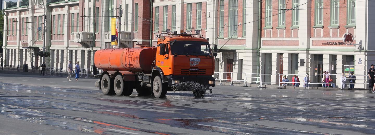 130 километров тротуаров вымыли за сутки в Новосибирске