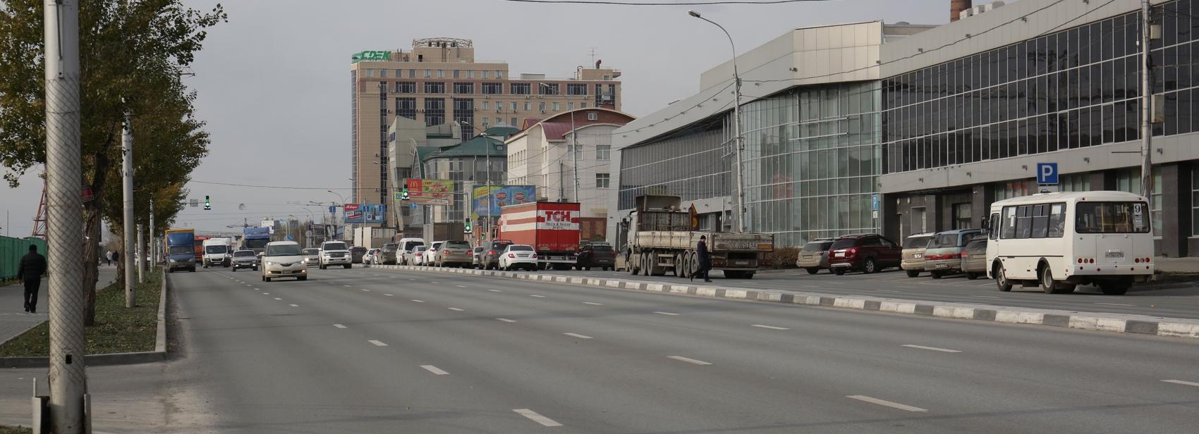 Умные светофоры и крепкие люки появились после ремонта на Большевистской