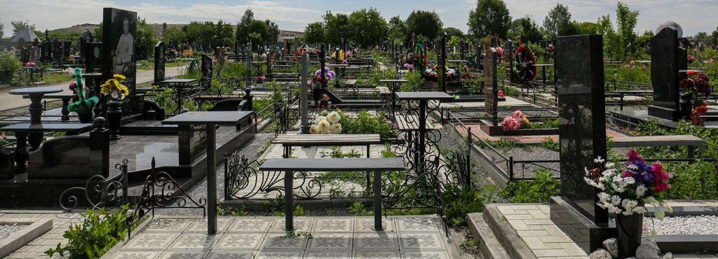 Смотритель кладбища: «Страшно, когда на кресте видишь перевёрнутое фото»