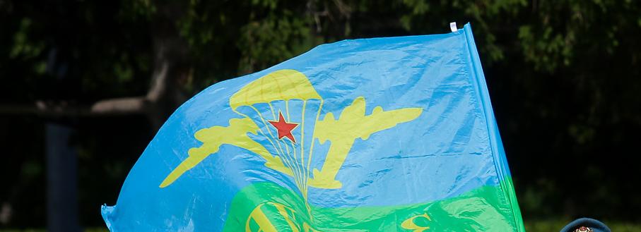 Самых крепких — в ВДВ: 11 призывников проводили из Калининского района