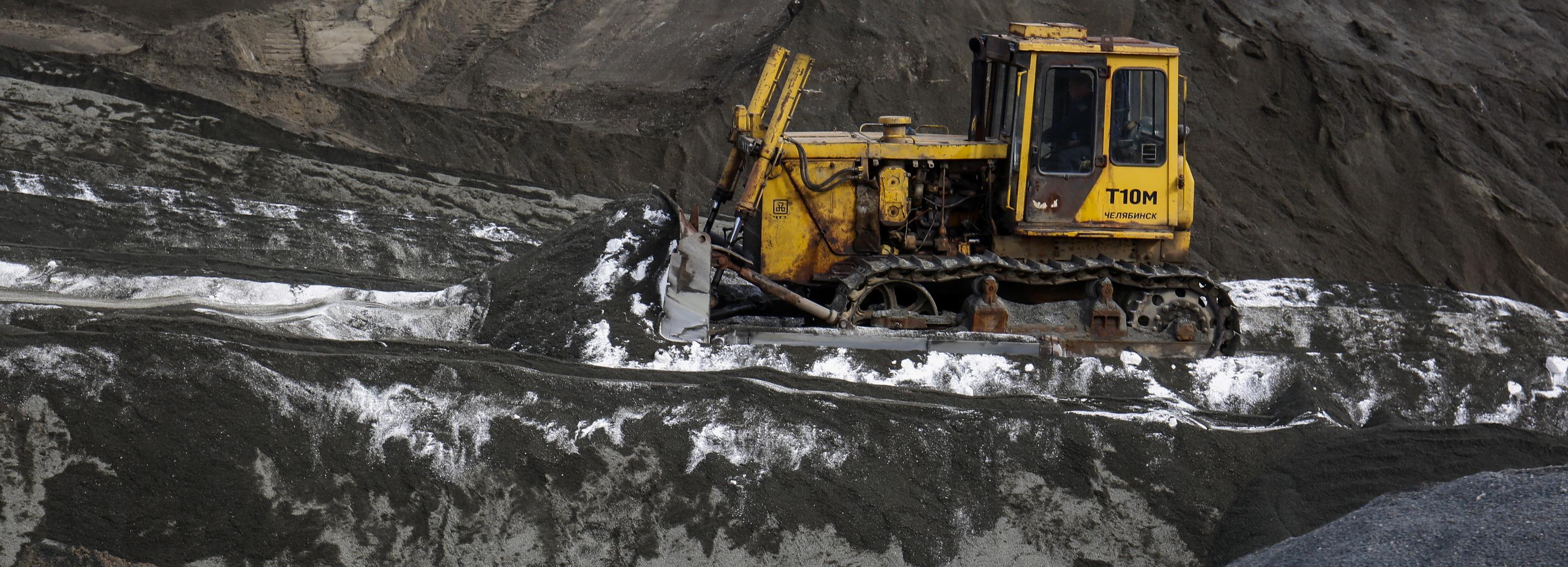 Новый рецепт от гололёда: чем будут солить дороги Новосибирска зимой