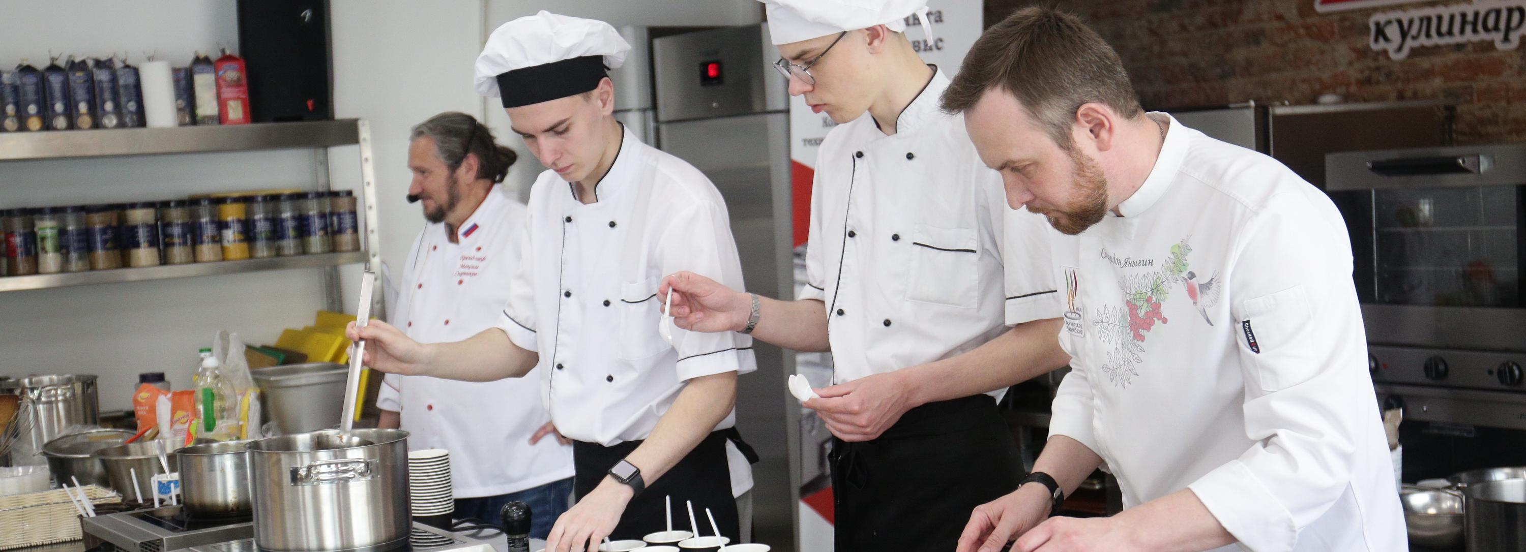 Морозник, икряница и борщ с карасём: чем удивят повара гостей МЧМ-2023