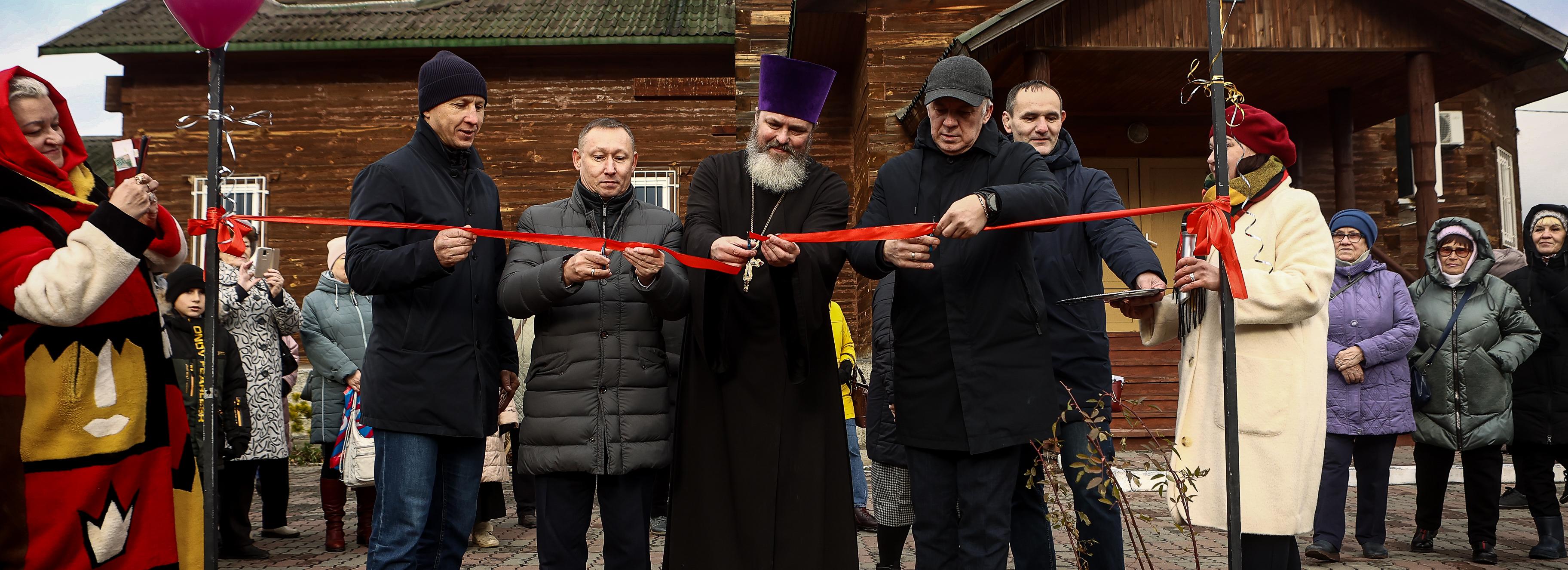 «Божественное место»: у храма на Громова открыли сквер отдыха прихожан