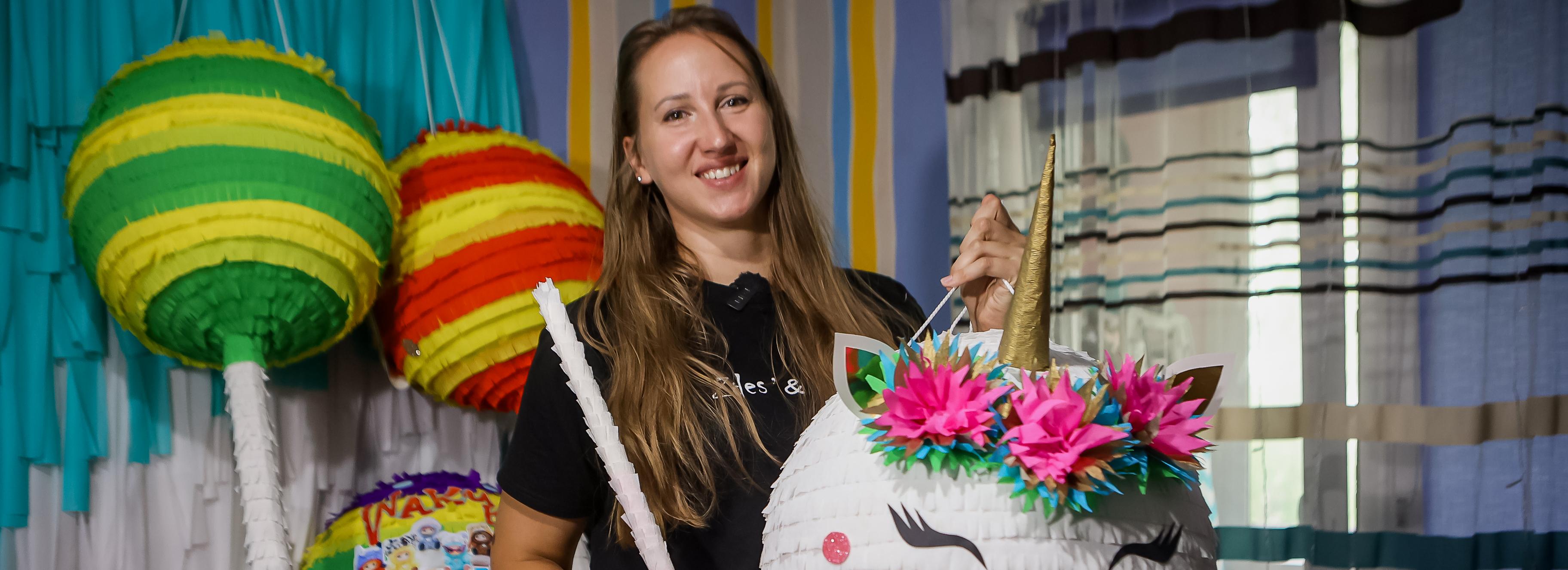 Сюрприз внутри: как девушка из Новосибирска делает мексиканские пиньяты