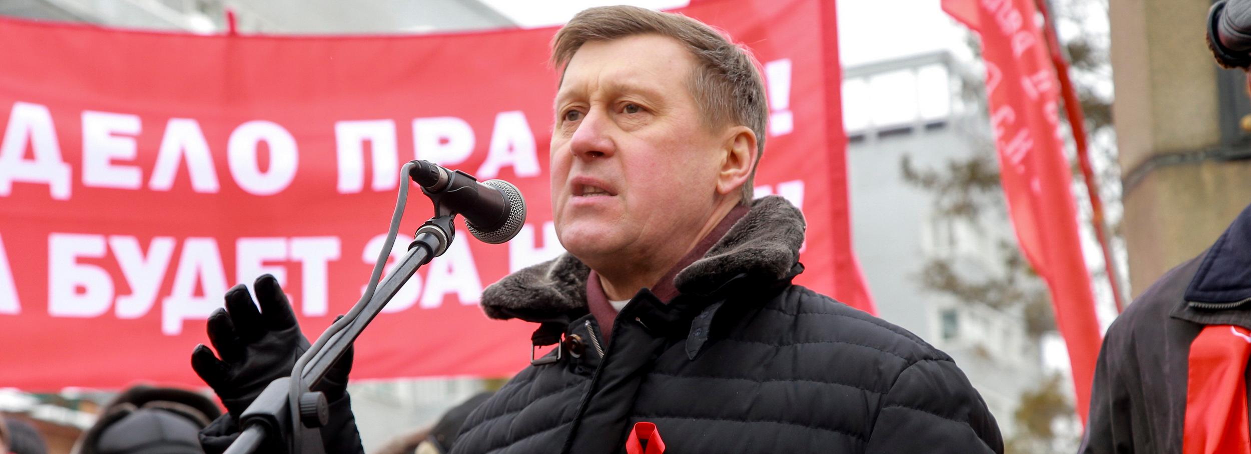 Мэр Локоть поздравляет новосибирцев с Днём защитника Отечества