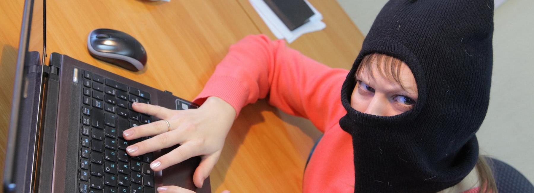 Десятерых телефонных псевдобанкиров задержали в Новосибирске