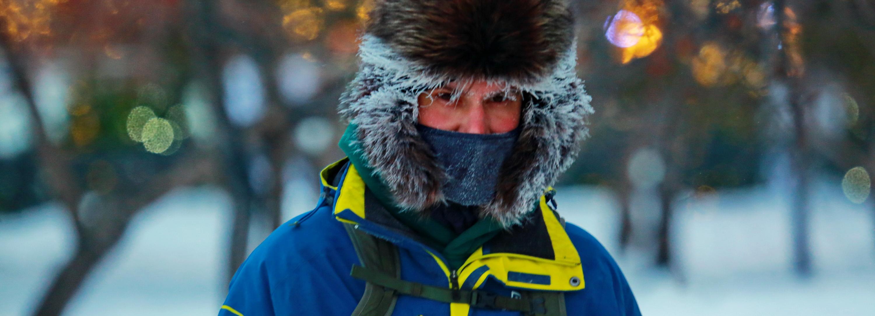 Глаза мёрзнут, лицо отваливается: как новосибирцы переносят стужу января