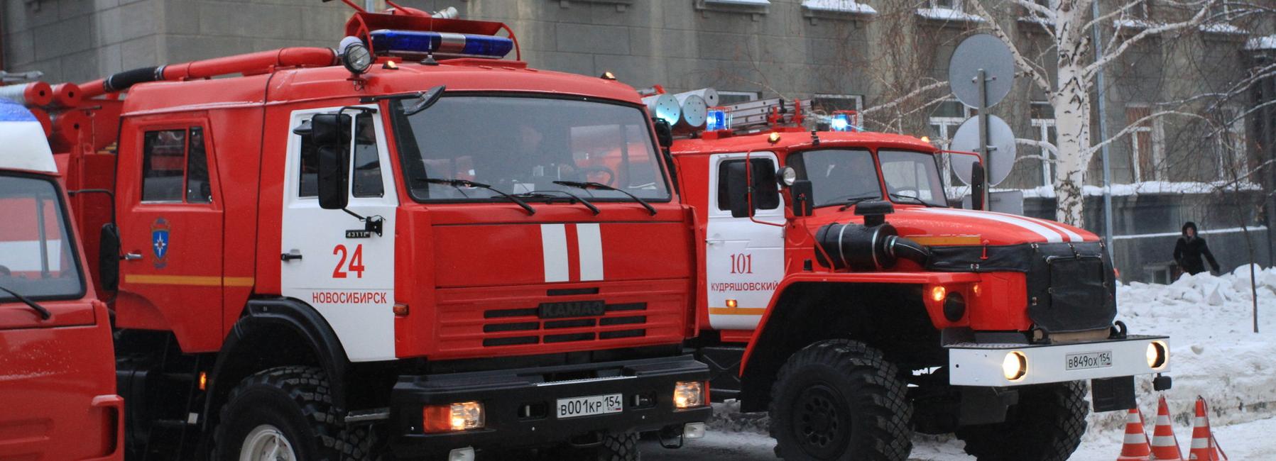 Новогодний фейерверк поджёг балкон девятиэтажки в Новосибирске