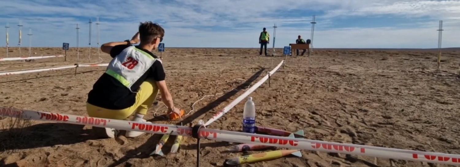 Лицеисты из Новосибирска запустили ракету на соревнованиях на Байконуре