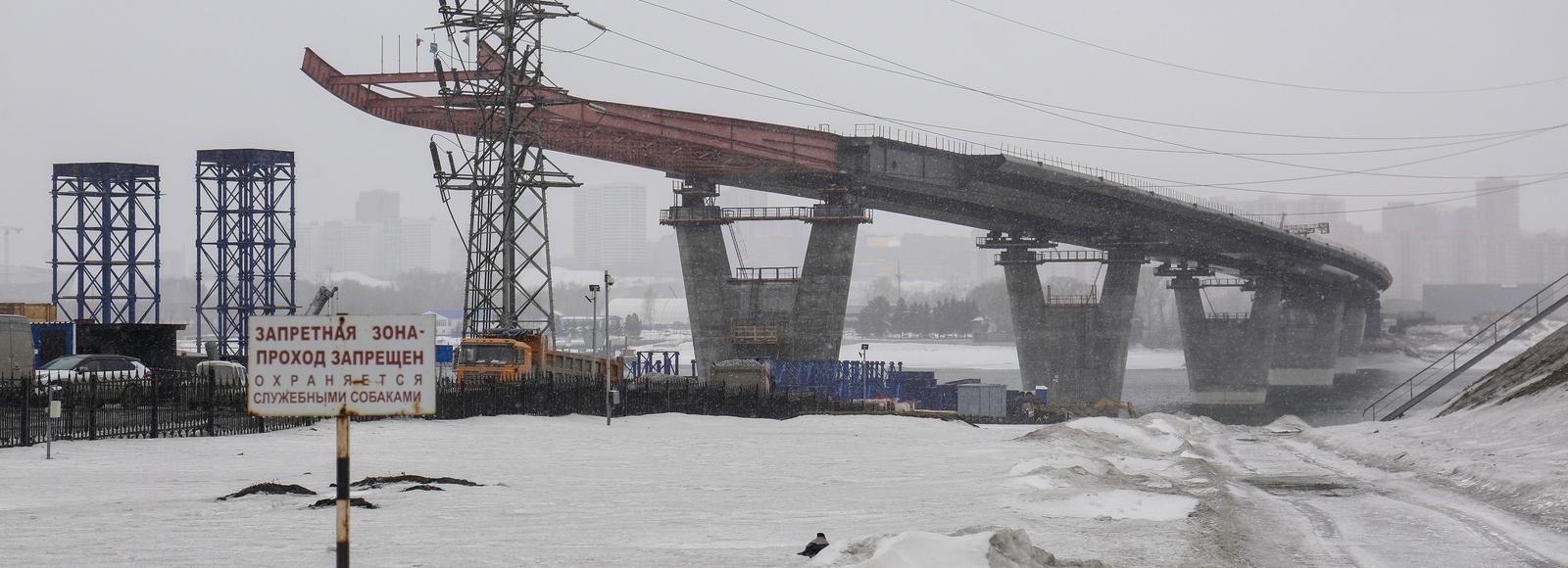 Пролёт четвёртого моста соединил берега Оби на высоте в 13 метров