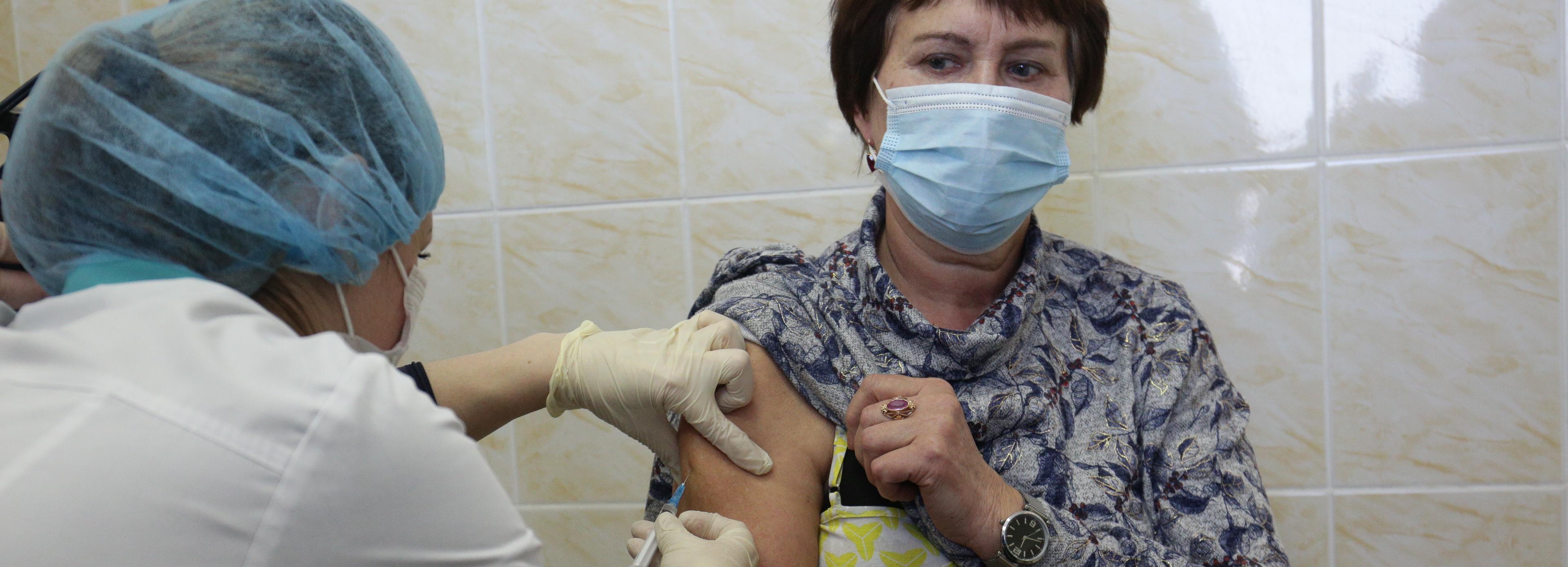 Мобильные бригады вакцинации будут выезжать на предприятия Новосибирска