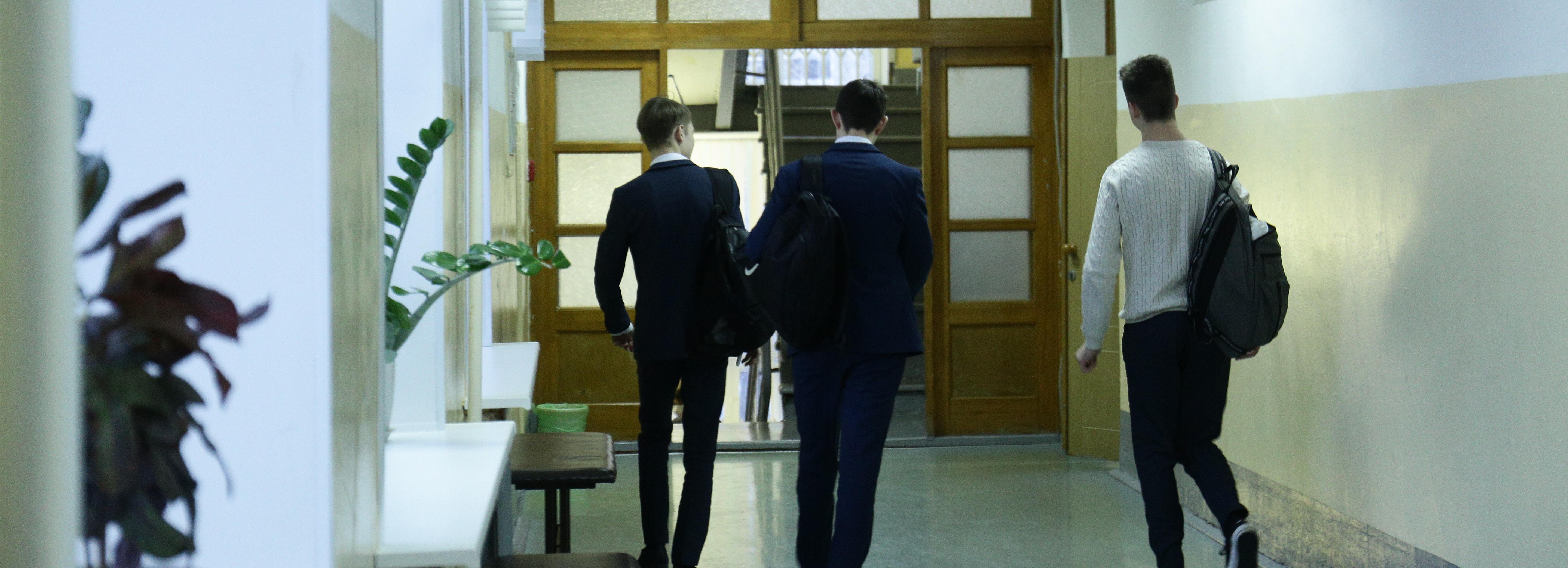 Новосибирский Союз отцов поддержал закон о запрете смартфонов в школах